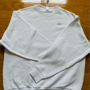 ALO Yoga Classic White Sweatshirt